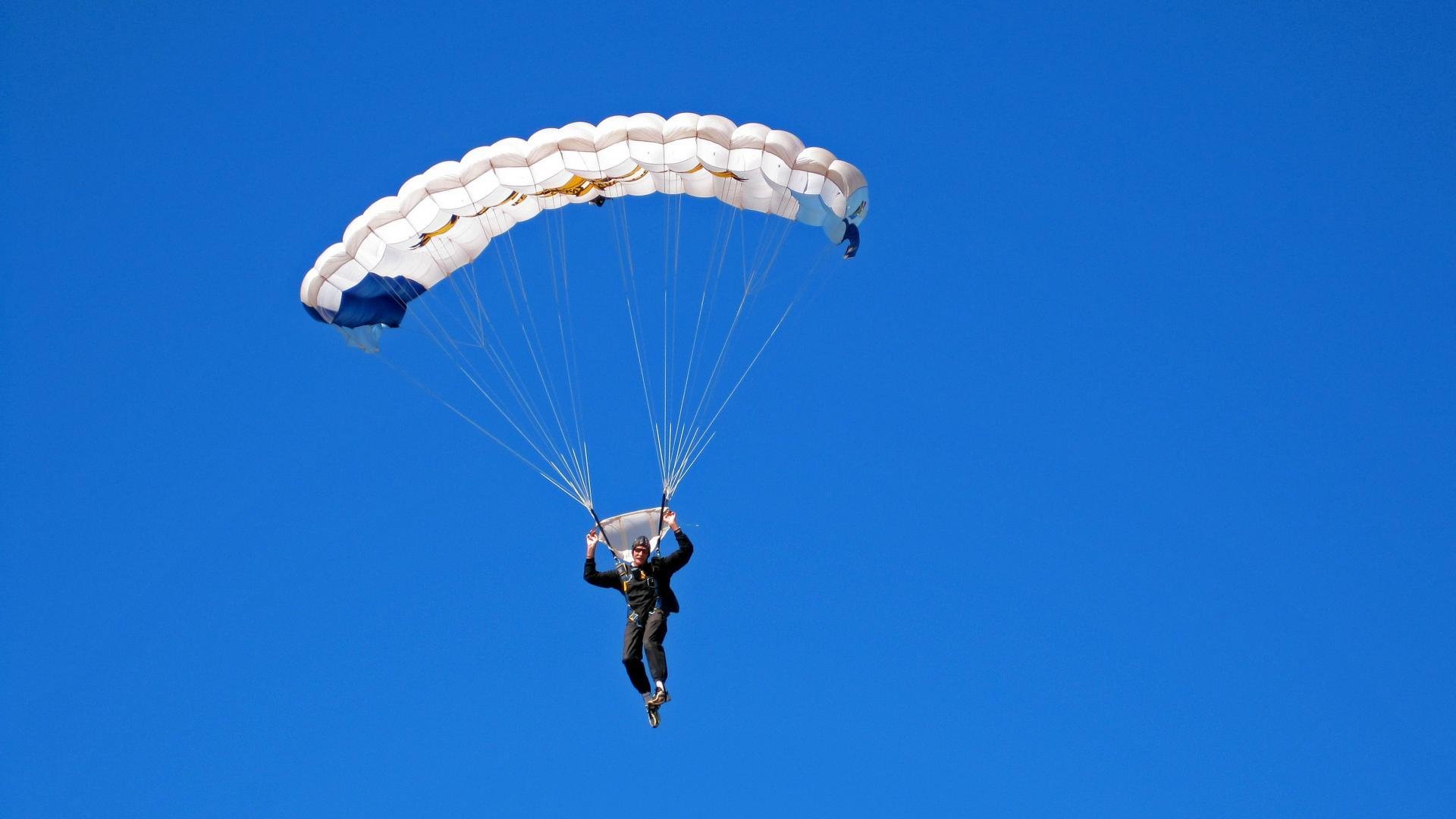 体育新闻中心发布全国田径锦标赛地点调整承办城市，全国田径锦标赛百度百科