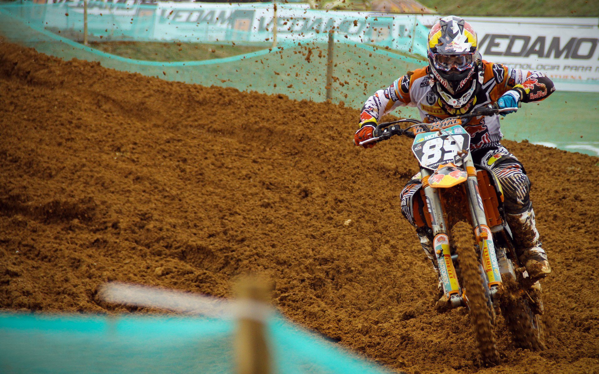 巴萨防线连连失误，布鲁日爆冷打成平局，巴萨布教授